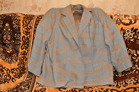 Отдается в дар Серый пиджак со светло-синими полосками.