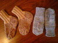 Отдается в дар детские носки и варежки