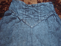 Отдается в дар «Джинсовая» юбка 90-х годов.