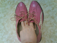 Отдается в дар Розовые спортивные туфли, 37 размера --маломерки-- на 36 размер-- подойдут