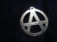 Отдается в дар Медальон анархия