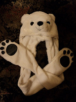 Отдается в дар Шапка — улыбающийся белый медведь