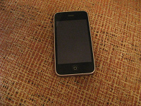 Отдается в дар Iphone 3G (рабочий, но глючный)