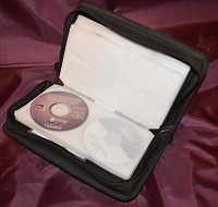 Отдается в дар футляр для компакт дисков/CD-холдер