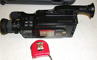 Отдается в дар Старинная глючная видеокамера Sony CCD-V88E