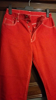 Отдается в дар Мужские красные джинсы (46 размер)