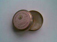 Отдается в дар сухие духи L'Occitane honeysuckle