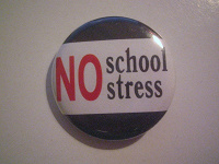Отдается в дар Значок No school — no stress