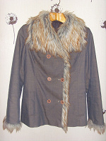 Отдается в дар Демисезонная женская куртка-пальто.