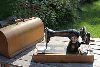 Отдается в дар Швейная машинка ручная производства первой половины 20 века (ПМЗ им. Калинина)