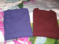Отдается в дар Два женских свитера большого размера