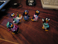 Отдается в дар Киндеры — пингвинята