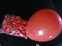 Отдается в дар 50 красных воздушных шаров