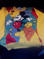 Отдается в дар Детский веселенький и тепленький свитер на возраст 10-11 лет.