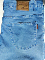 Отдается в дар Голубые джинсы с вышивкой