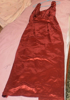 Отдается в дар Красное платье атласное длинное