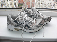 Отдается в дар кроссовки asics