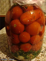 Отдается в дар 3-х литровая банка с мариноваными помидорами