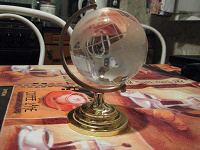 Отдается в дар Стеклянный глобус на подставке
