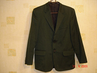 Отдается в дар пиджак школьный б\у темно-зеленый примерно на 6 класс.