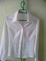 Отдается в дар Белые блузки 44-46 размер