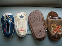 Отдается в дар Малышам обувь — тапочки