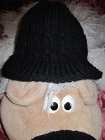 Отдается в дар Женская, зимняя, черная шапка с полями