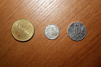 Отдается в дар Монеты заграничные и советские.