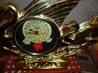 Отдается в дар Часы в форме лебедя.