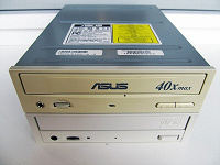 Отдается в дар CD-ROMы, 2 штуки, Asus и Nec, второй пишущий
