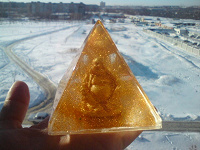 Отдается в дар Треугольник египетский с блестками