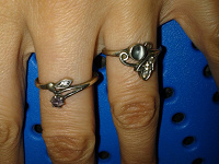 Отдается в дар серебряные кольца-перстни 16 и 17 разм.