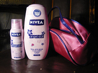 Отдается в дар Nivea — дезодорант, гель д/душа, сумочка