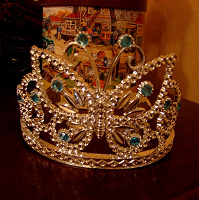 Отдается в дар корона для маленькой принцессы)