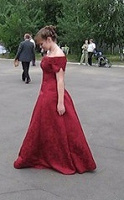 Отдается в дар Подарок в пору выпускных вечеров. Благородного цвета платье.