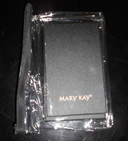 Отдается в дар Зеркало Mary Kay и косметичка от него