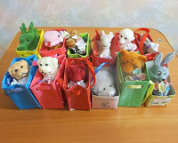 Отдается в дар Коллекция из 12 животных в пакете с надписью «I love you»