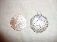 Отдается в дар Монета юбилейная и медаль.
