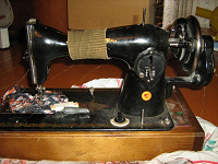 Отдается в дар Старая швейная машинка
