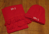 Отдается в дар Комплект: Шапка и шарфик life:)
