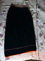 Отдается в дар Женская юбка 48 размера черная длинная теплая.