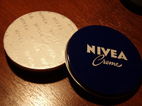 Отдается в дар Крем Nivea, точилка косметическая