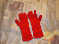 Отдается в дар перчатки для девочки красные