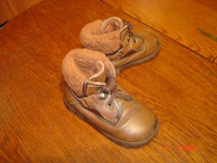 Отдается в дар ботинки детские б\у на теплую зиму-холодную осень.