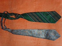 Отдается в дар 2 мужских галстука