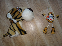 Отдается в дар Две мягкие игрушки — тигры (маленький и большой)