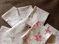 Отдается в дар Новые носовые платочки сиреневые и розовые цветы