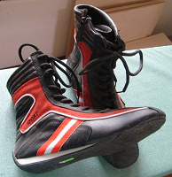 Отдается в дар Полусапожки (ботинки) спортивного дизайна.