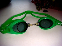 Отдается в дар очки для плавания( передариваются зеленые)