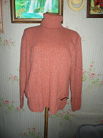 Отдается в дар свитер 48-50 размер.